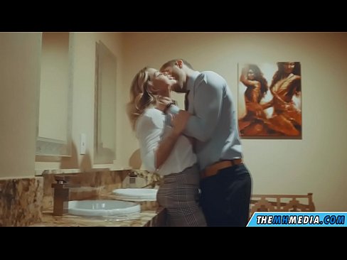 ❤️ Gava ku blondeyek busty we di nav hewşek gelemperî de dixapîne ❤️❌ Vîdyoyê seksî li ku.niceporn-tv.ru ❌️❤